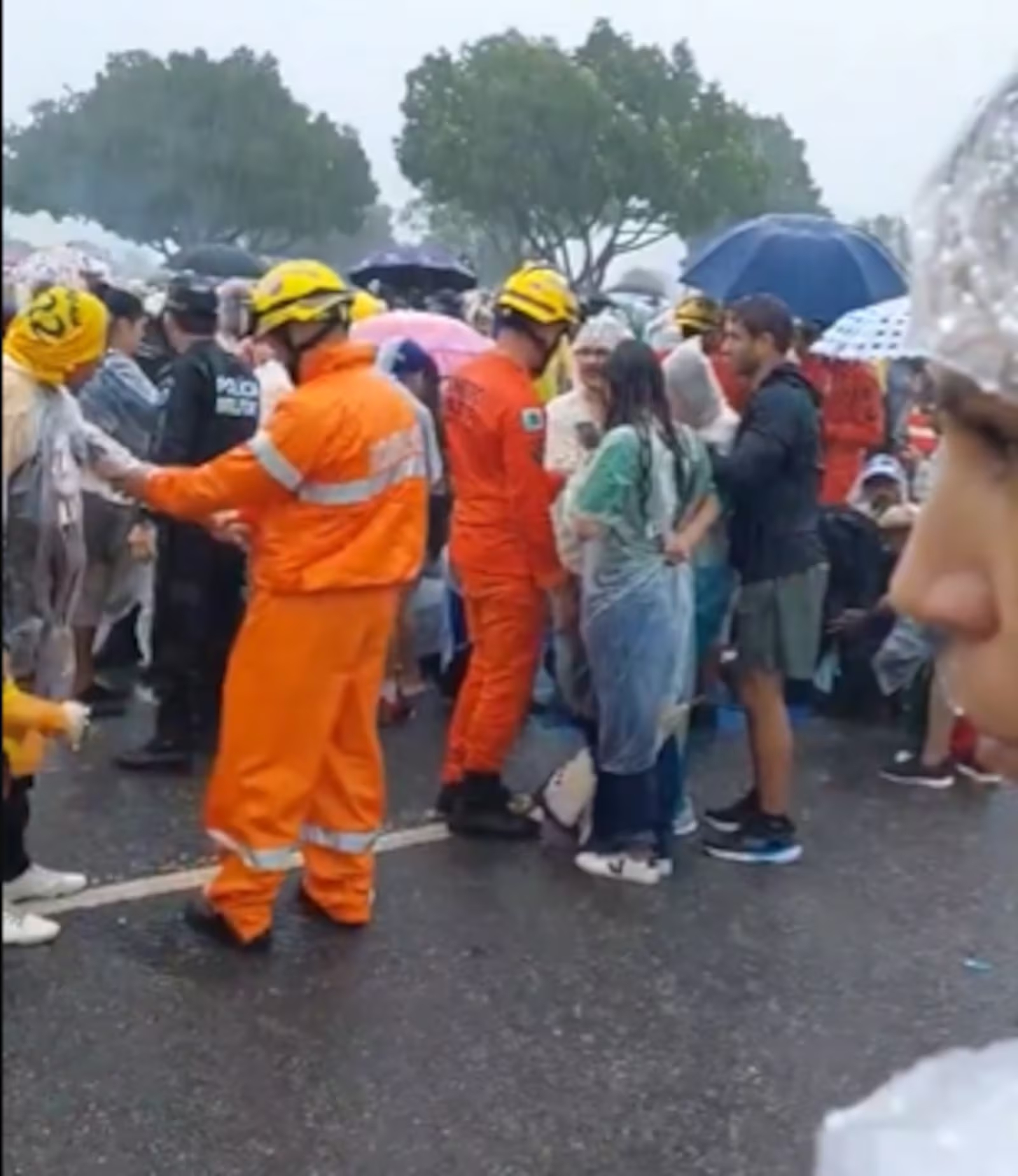 Raio em Brasília: 72 manifestantes são atingidos e 30 levados para hospitais