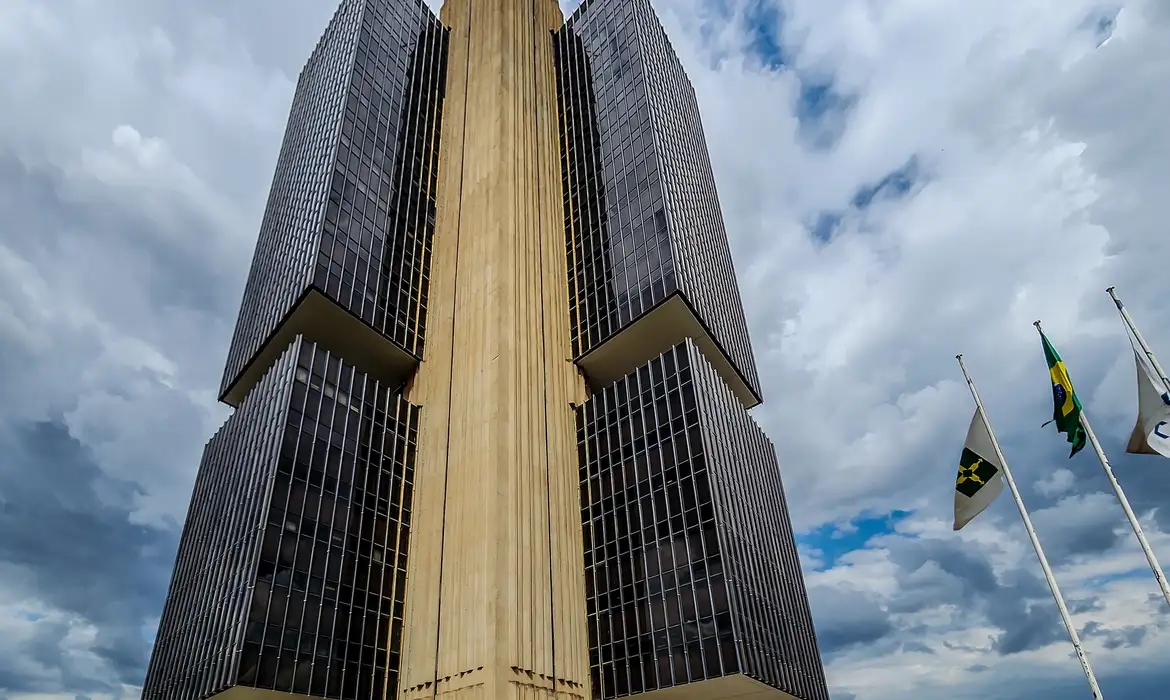 BC mantém juros básicos em 15% ao ano pela quinta vez seguida
