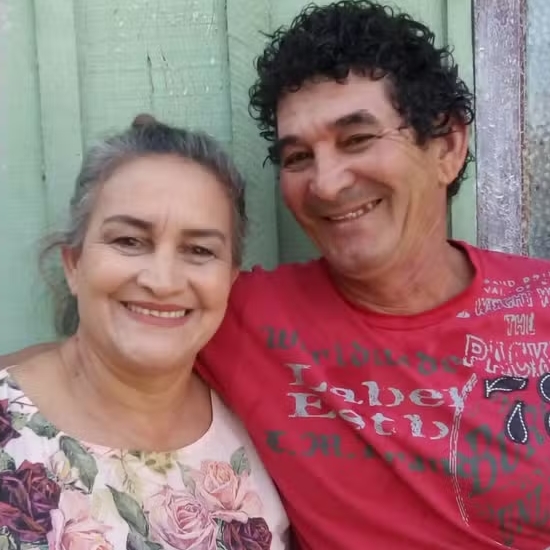 Casal morre após perder controle de carro e bater contra árvore no Paraná