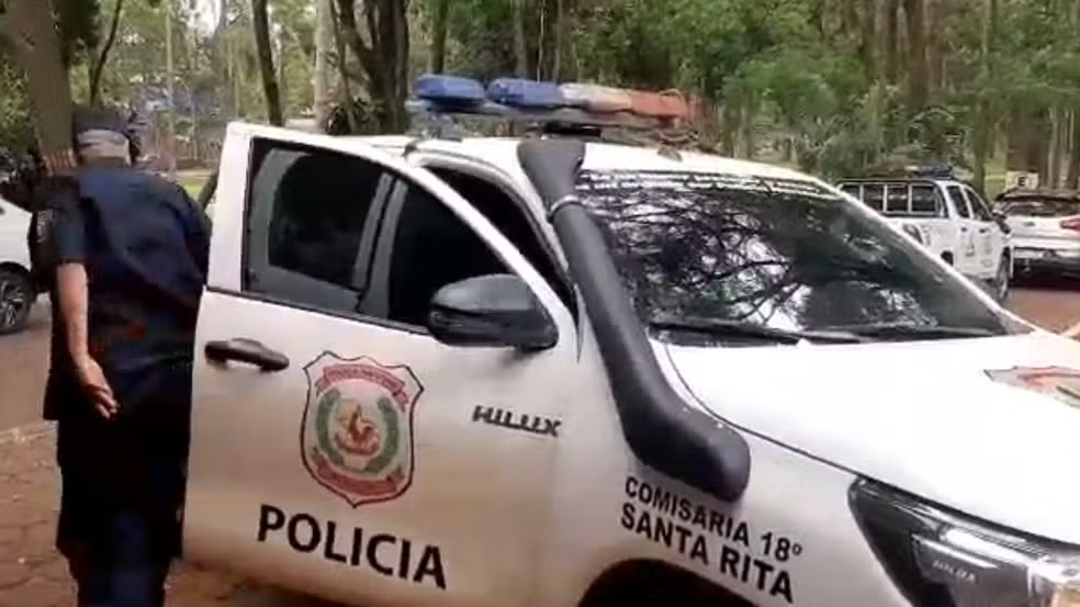 Quatro policiais do Paraguai são presos suspeitos de exigirem mais de R$ 50 mil durante abordagem a brasileiros na fronteira com o PR